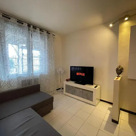 Citta&aeroporto Black And White *