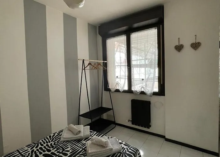 Citta&aeroporto Black And White *