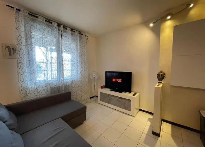 Citta&aeroporto Black And White *