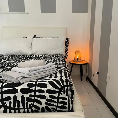 Citta&aeroporto Black And White Apartment *