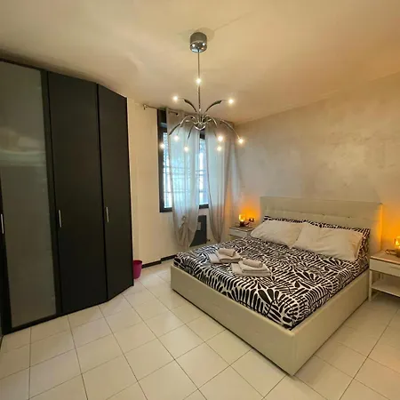 Citta&aeroporto Black And White *